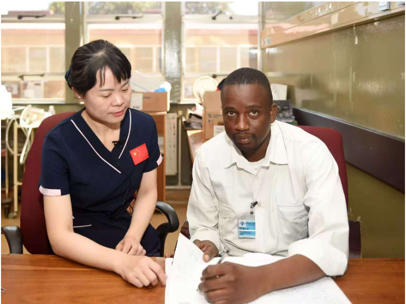 援非五十载 闽医展风采