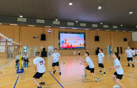 &ldquo;白大褂&rdquo;变身！复旦中山厦门医院首届职工气排球赛太燃了&rarr;
